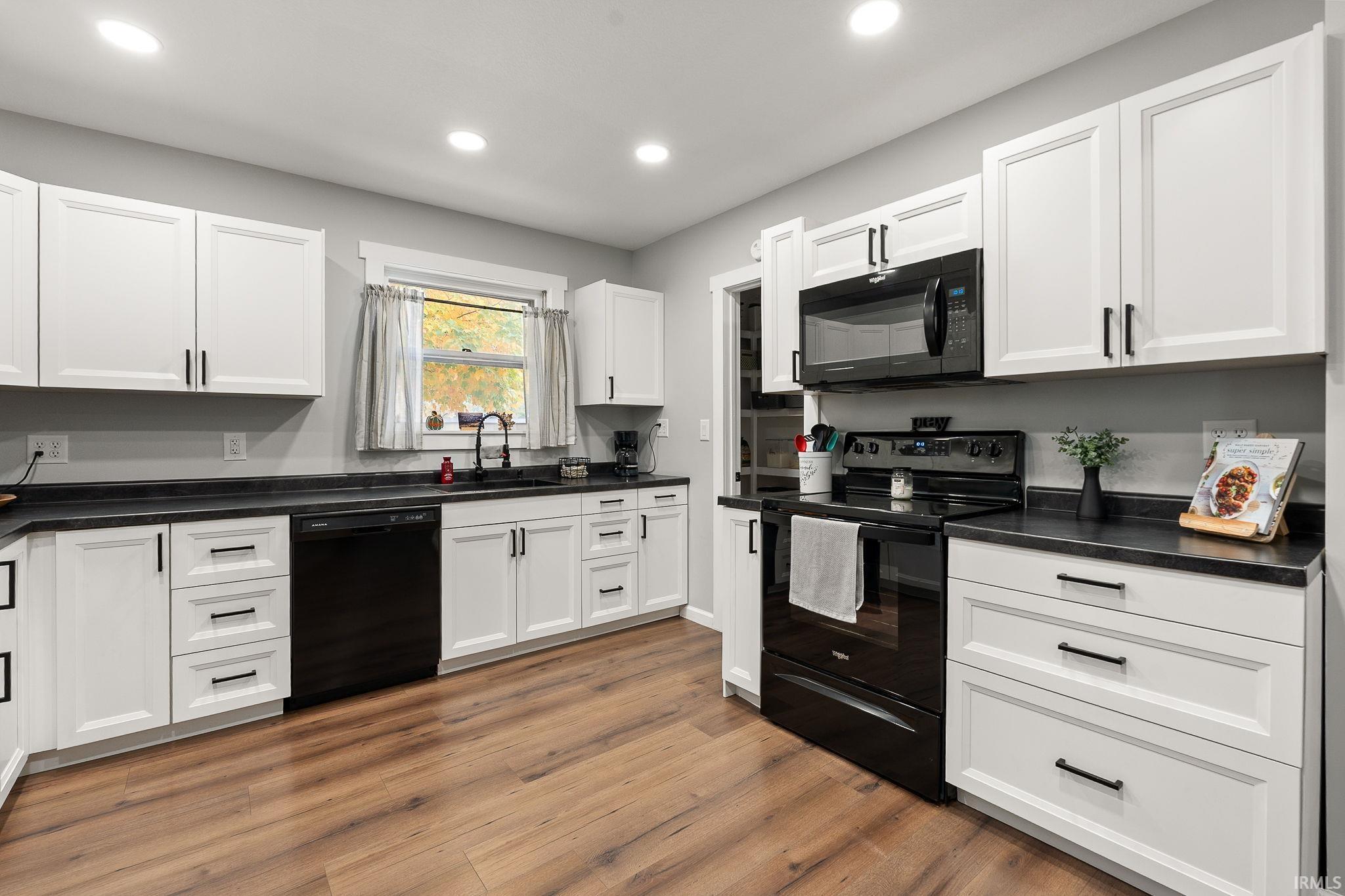 325 North Wayne Street Warren, IN 46792 - Photo 13 of 33