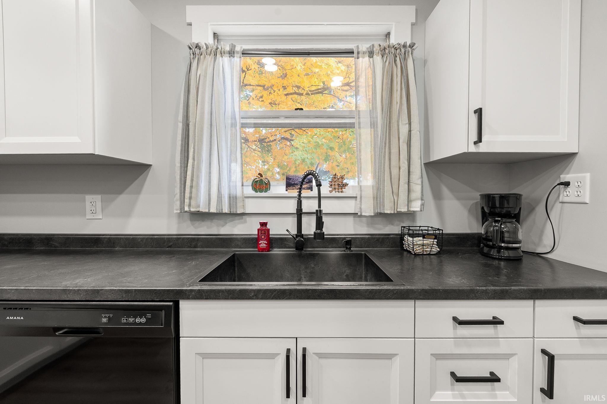 325 North Wayne Street Warren, IN 46792 - Photo 15 of 33