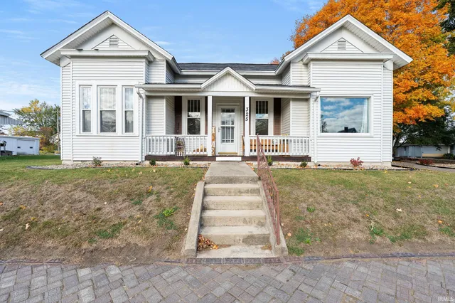 $179,900 | 325 North Wayne Street, Warren, IN 46792