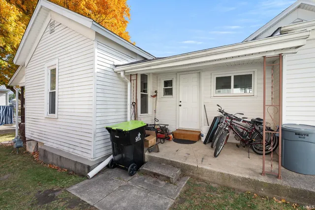 $179,900 | 325 North Wayne Street, Warren, IN 46792