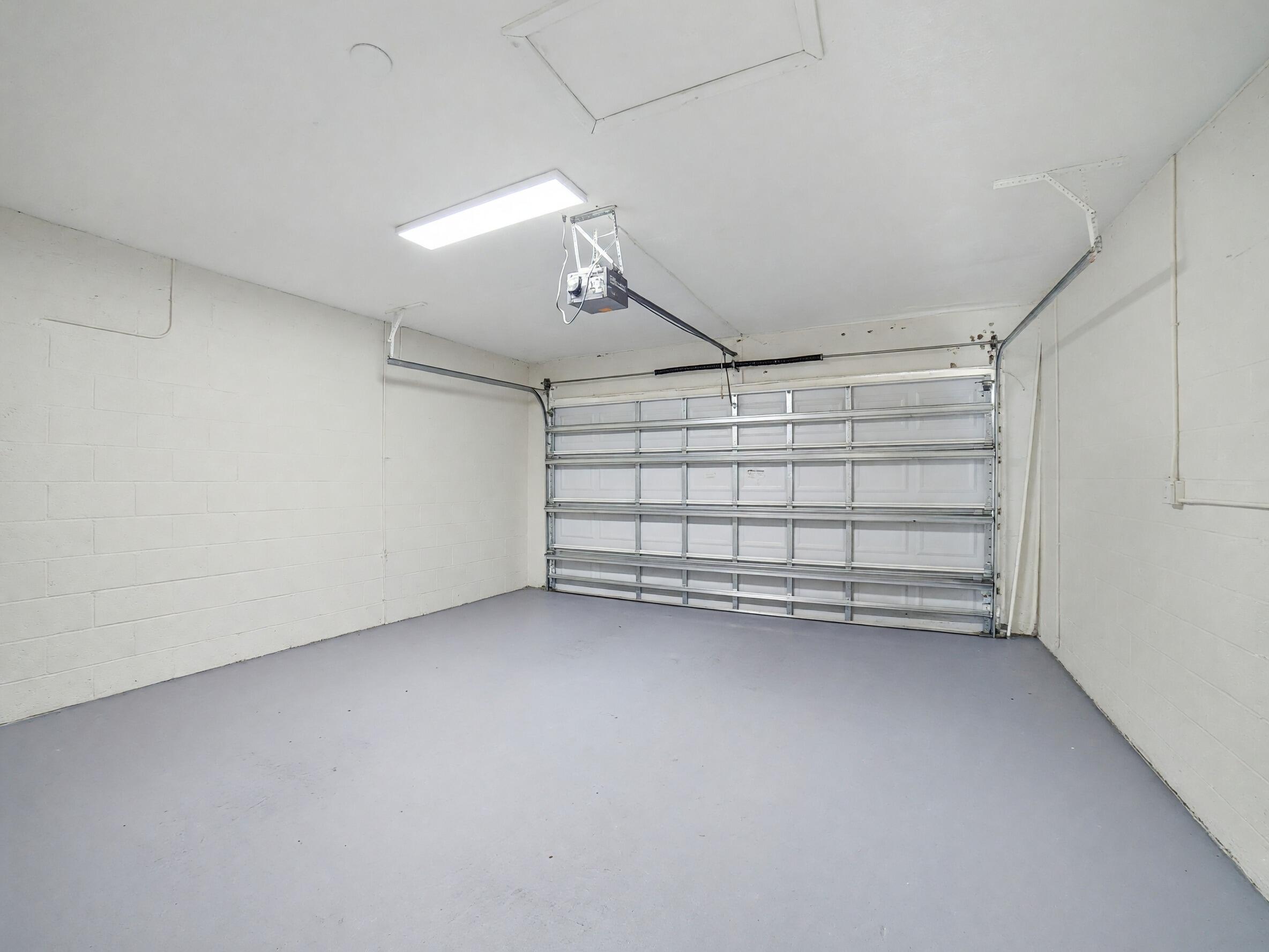 9682 Vía Emilie Boca Raton, FL 33428 - Photo 14 of 35 Garage
