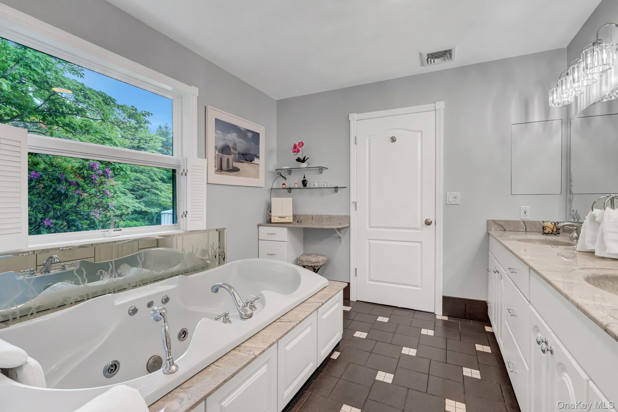71 Dyke Road Setauket, NY 11733 - Photo 23 of 47