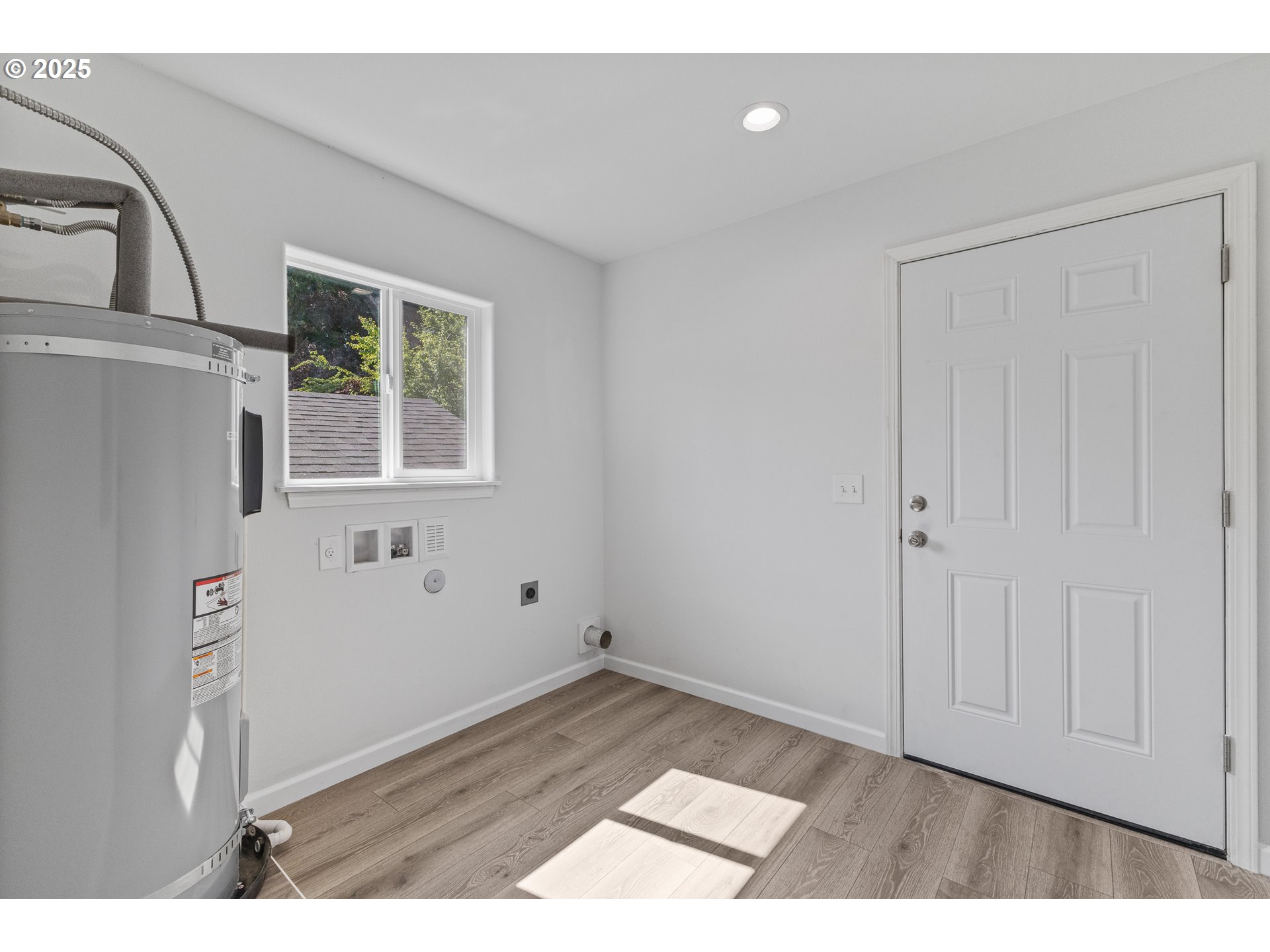 1175 North Dean Street Coquille, OR 97423 - Photo 29 of 34 a view of an empty room with wooden floor and a window