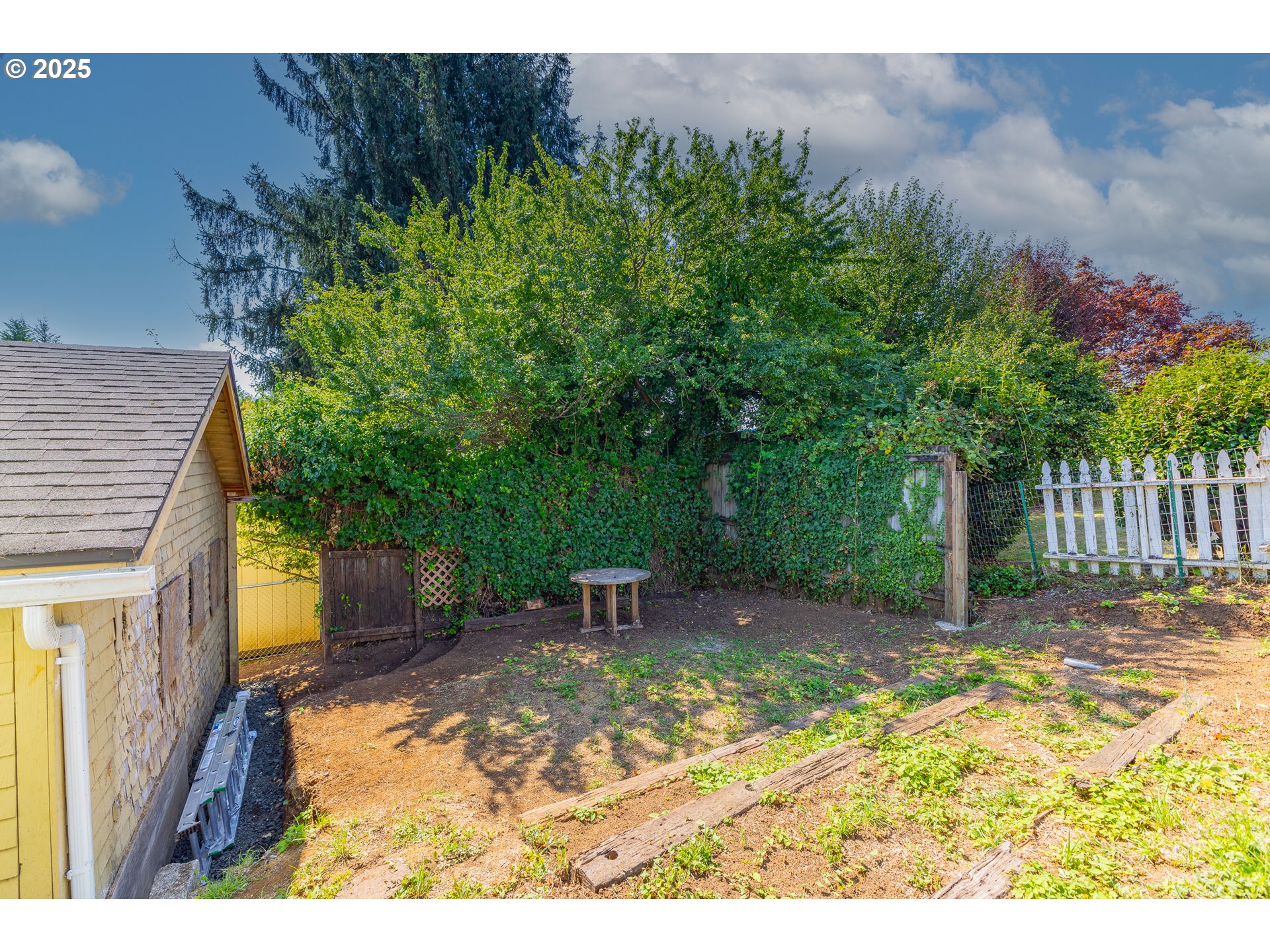 1175 North Dean Street Coquille, OR 97423 - Photo 32 of 34 a backyard of a house with table and chairs