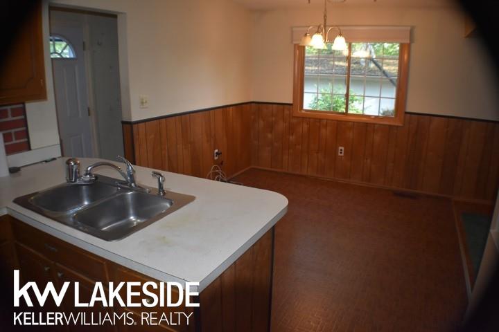 2088 Derby Road Birmingham, MI 48009 - Photo 9 of 28 31348962-8.JPG