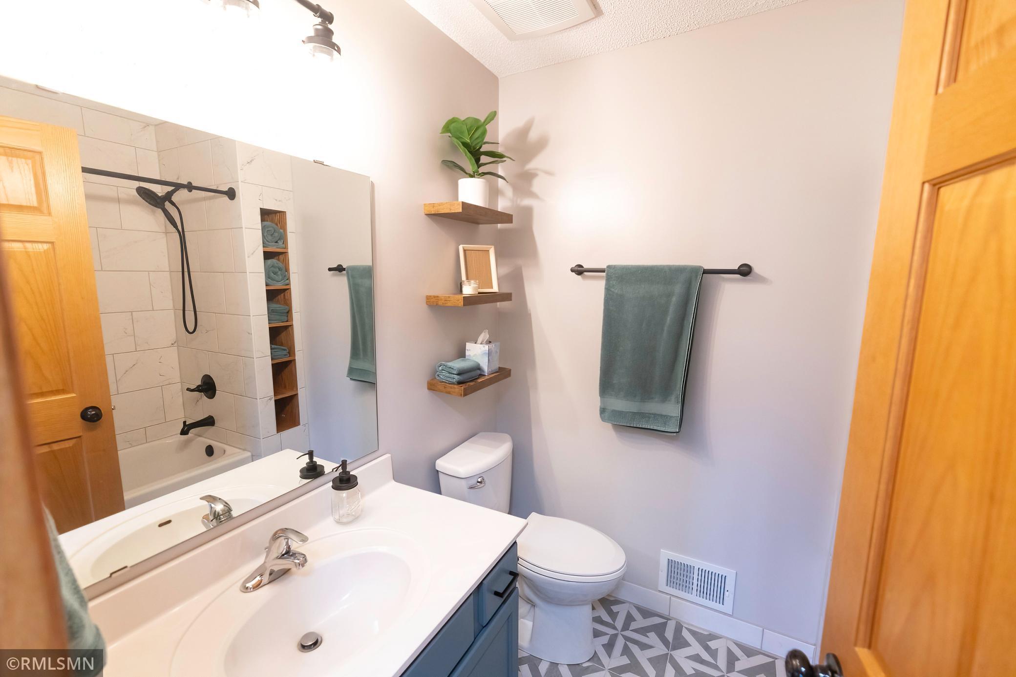 201 Pine Street Cannon Falls, MN 55009 - Photo 9 of 27