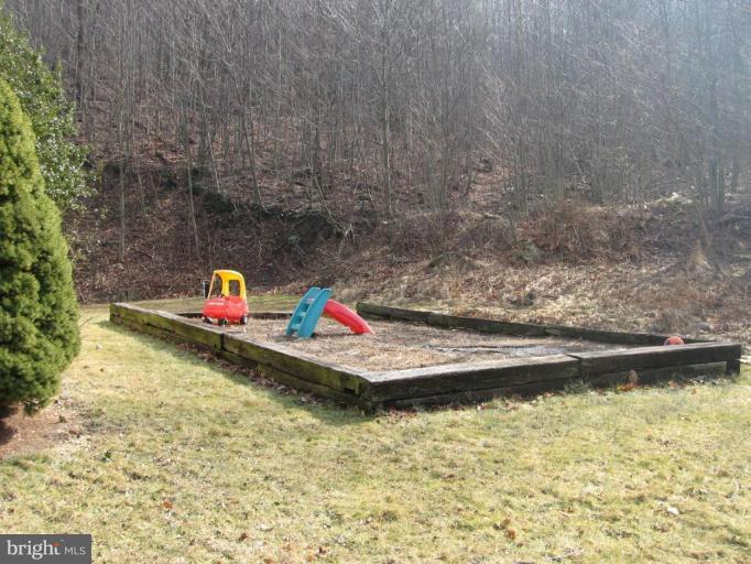 11533 Wolfsville Road Smithsburg, MD 21783 - Photo 13 of 15 Play yard - or could be great garden spot