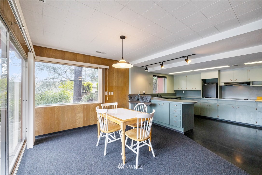 1600 Madrona Point Bremerton, WA 98312 - Photo 25 of 40 a dining room with furniture and window