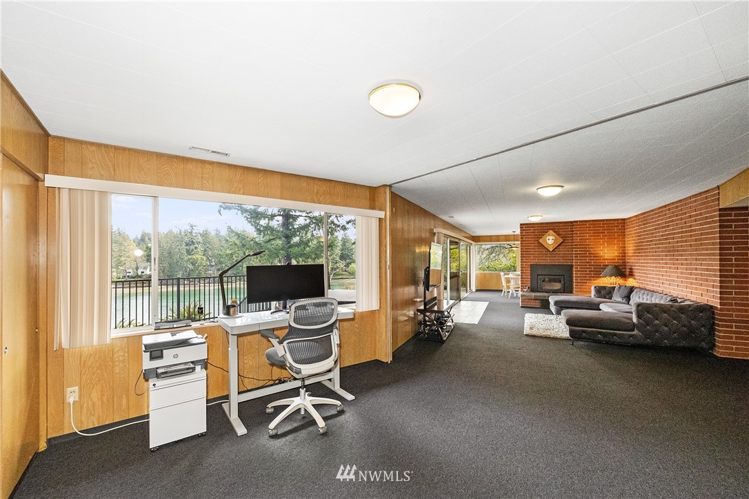 1600 Madrona Point Bremerton, WA 98312 - Photo 29 of 40 a view of a livingroom with workspace and a window