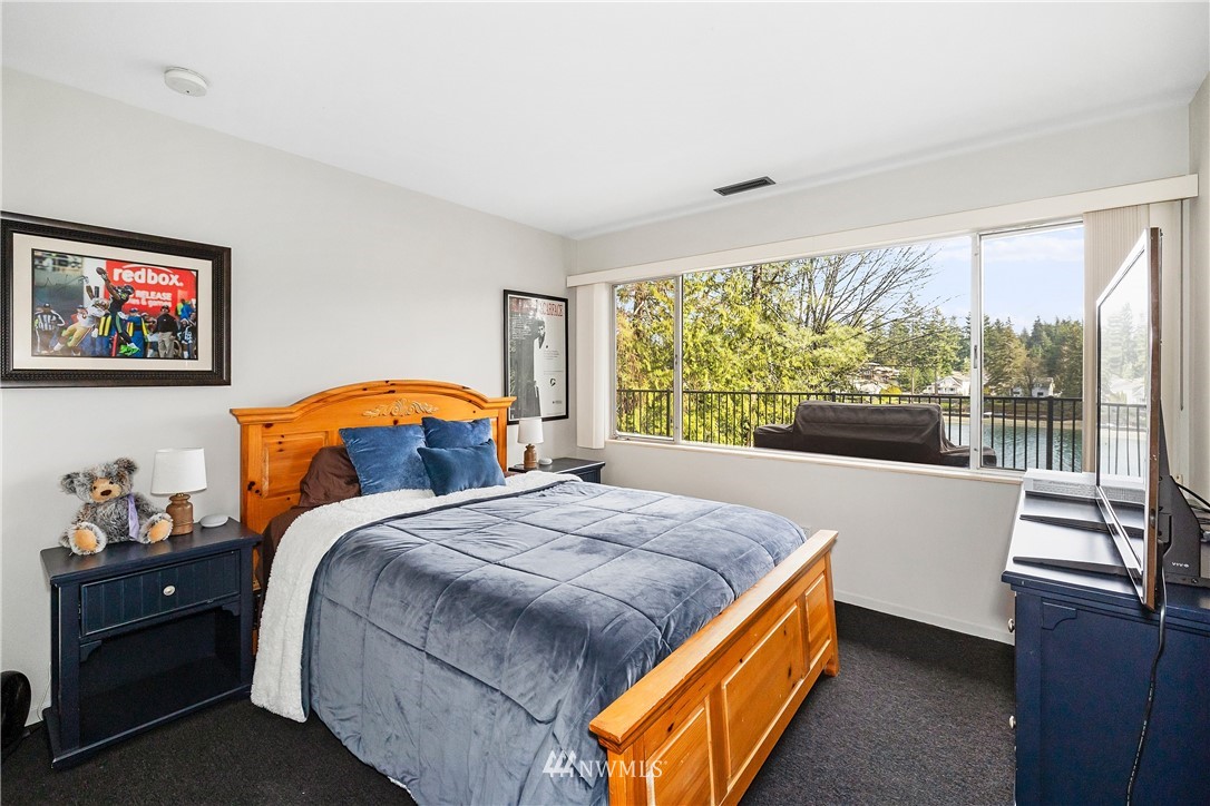 1600 Madrona Point Bremerton, WA 98312 - Photo 30 of 40 a bedroom with a bed and a large window