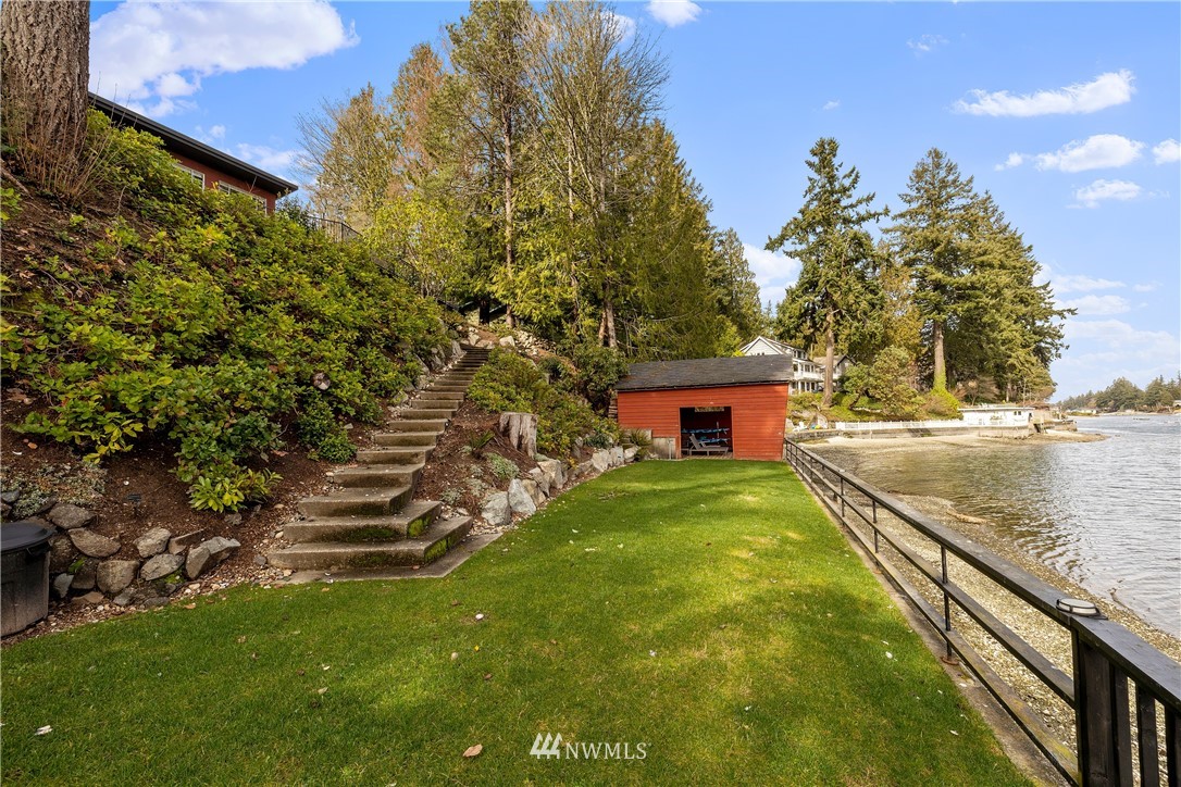 1600 Madrona Point Bremerton, WA 98312 - Photo 39 of 40 a view of an outdoor space and a yard
