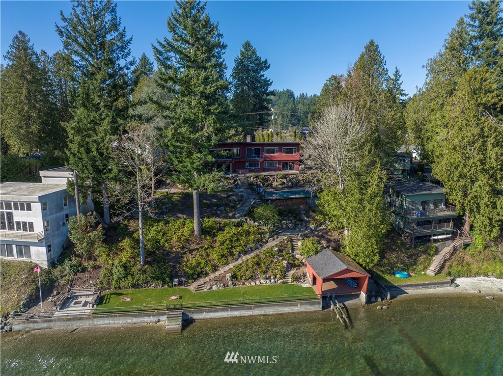 1600 Madrona Point Bremerton, WA 98312 - Photo 6 of 40 a garden view with a seating space