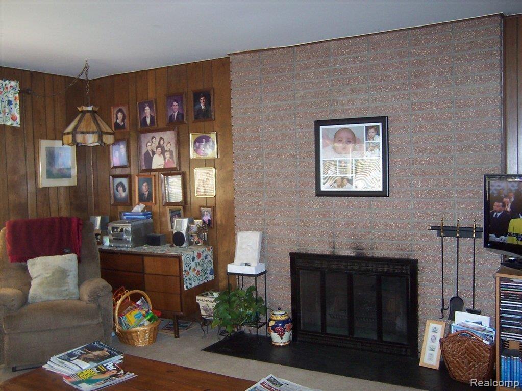 12154 Wildwing Road Plymouth, MI 48170 - Photo 13 of 24 100_2316.JPG