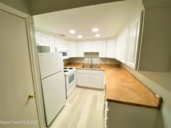 $1,200 | 2170 Knox McRae Drive, Unit 5, Titusville, FL 32780