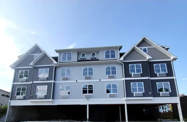 $2,550 | 25 Church Street, Unit 301, New Milford, CT 06776