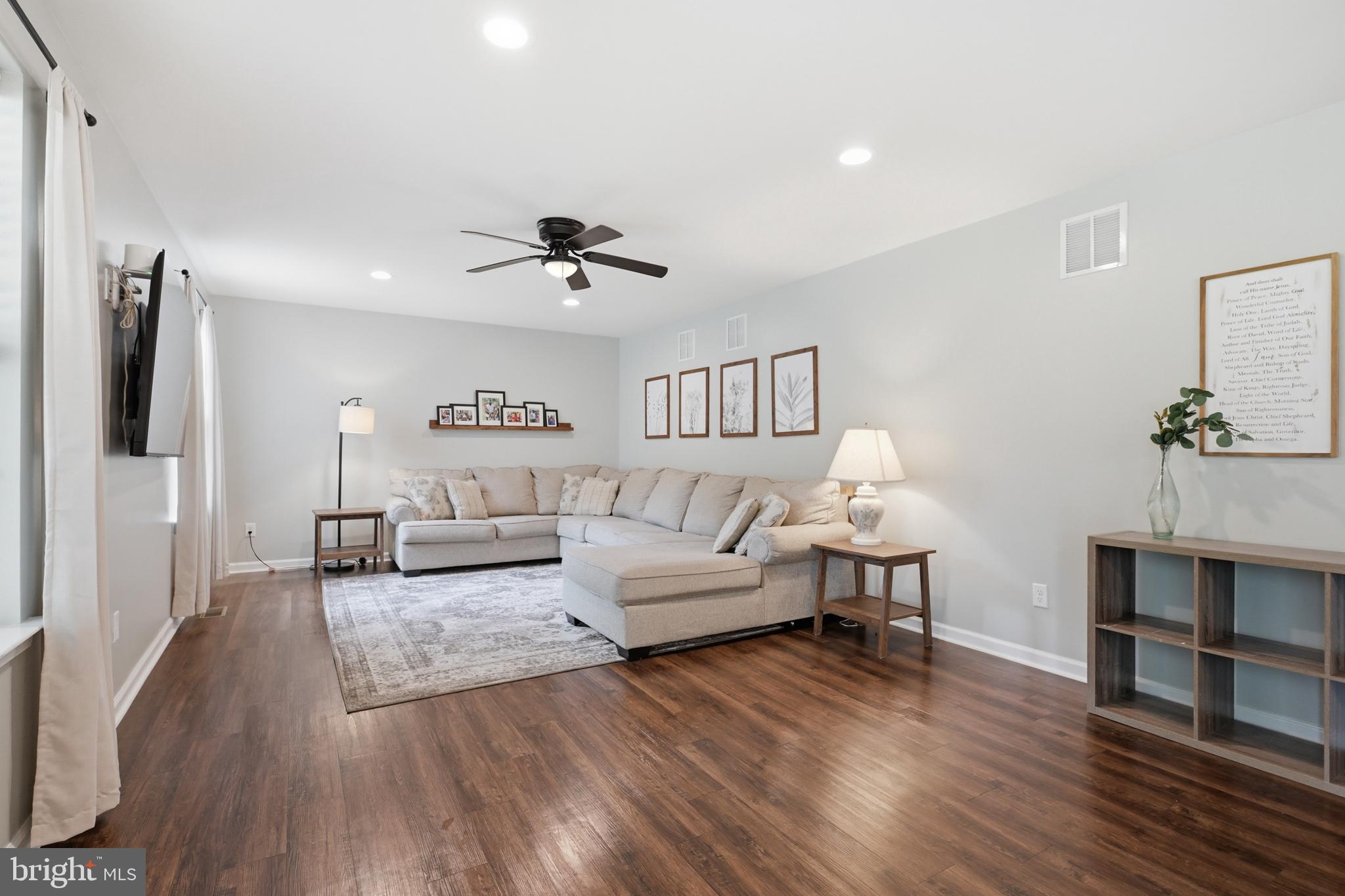 1072 Bear Road New Castle, DE 19720 - Photo 5 of 32 Great Room