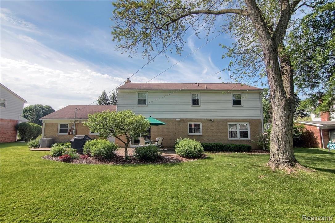 32326 Red Clover Road Farmington, MI 48334 - Photo 28 of 30 Rear.jpg