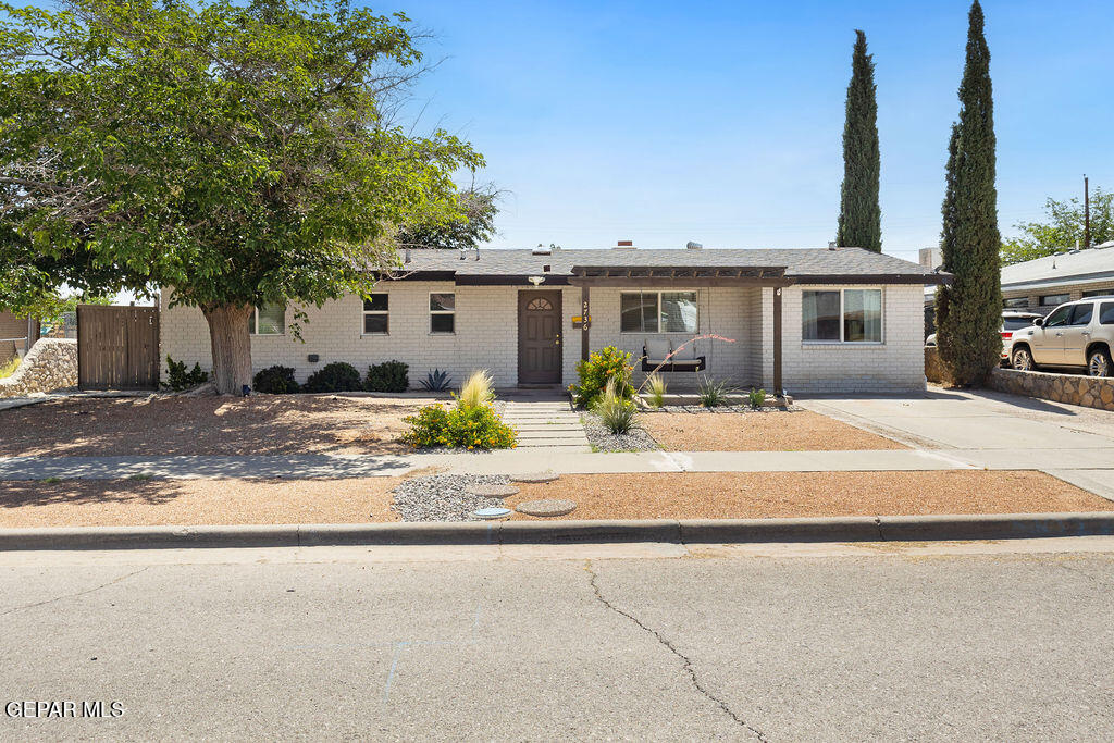 2736 Hawick Road El Paso, TX 79925 - Photo 2 of 41 01