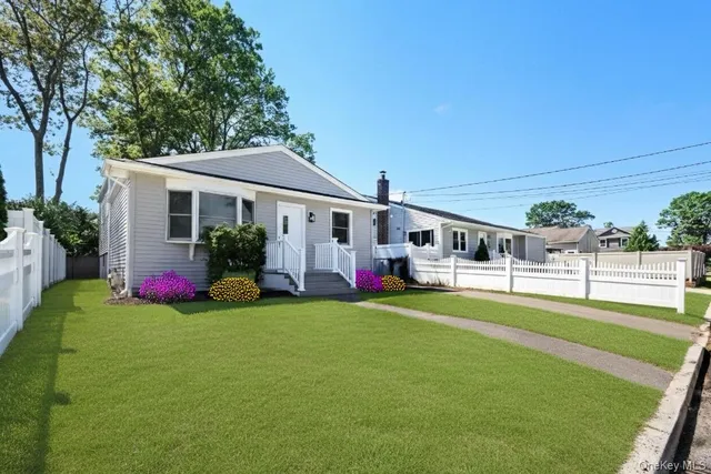 $653,000 | 792 Glendale Road, West Babylon, NY 11704