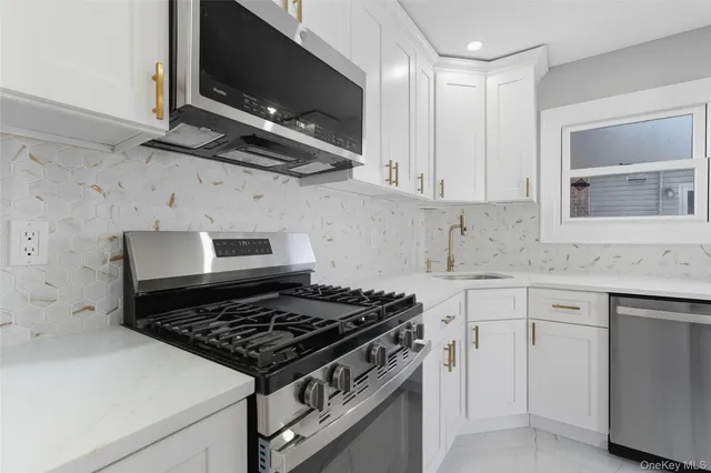 $653,000 | 792 Glendale Road, West Babylon, NY 11704