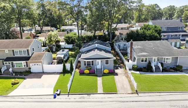 $653,000 | 792 Glendale Road, West Babylon, NY 11704