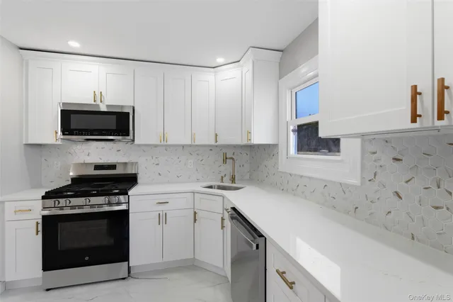 $653,000 | 792 Glendale Road, West Babylon, NY 11704