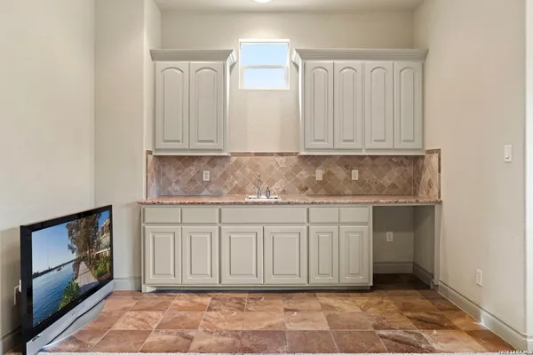 $995,900 | 8518 Wild Trace, Garden Ridge, TX 78266