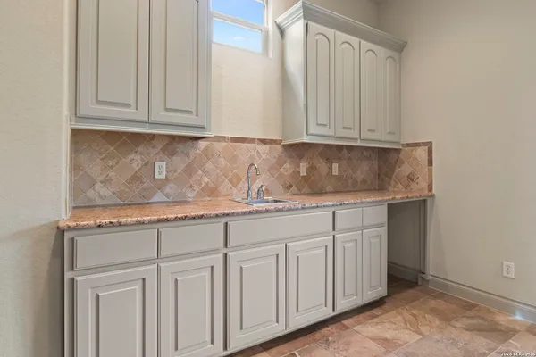 $995,900 | 8518 Wild Trace, Garden Ridge, TX 78266