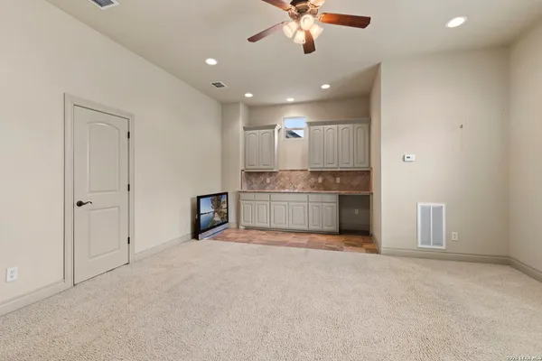 $995,900 | 8518 Wild Trace, Garden Ridge, TX 78266