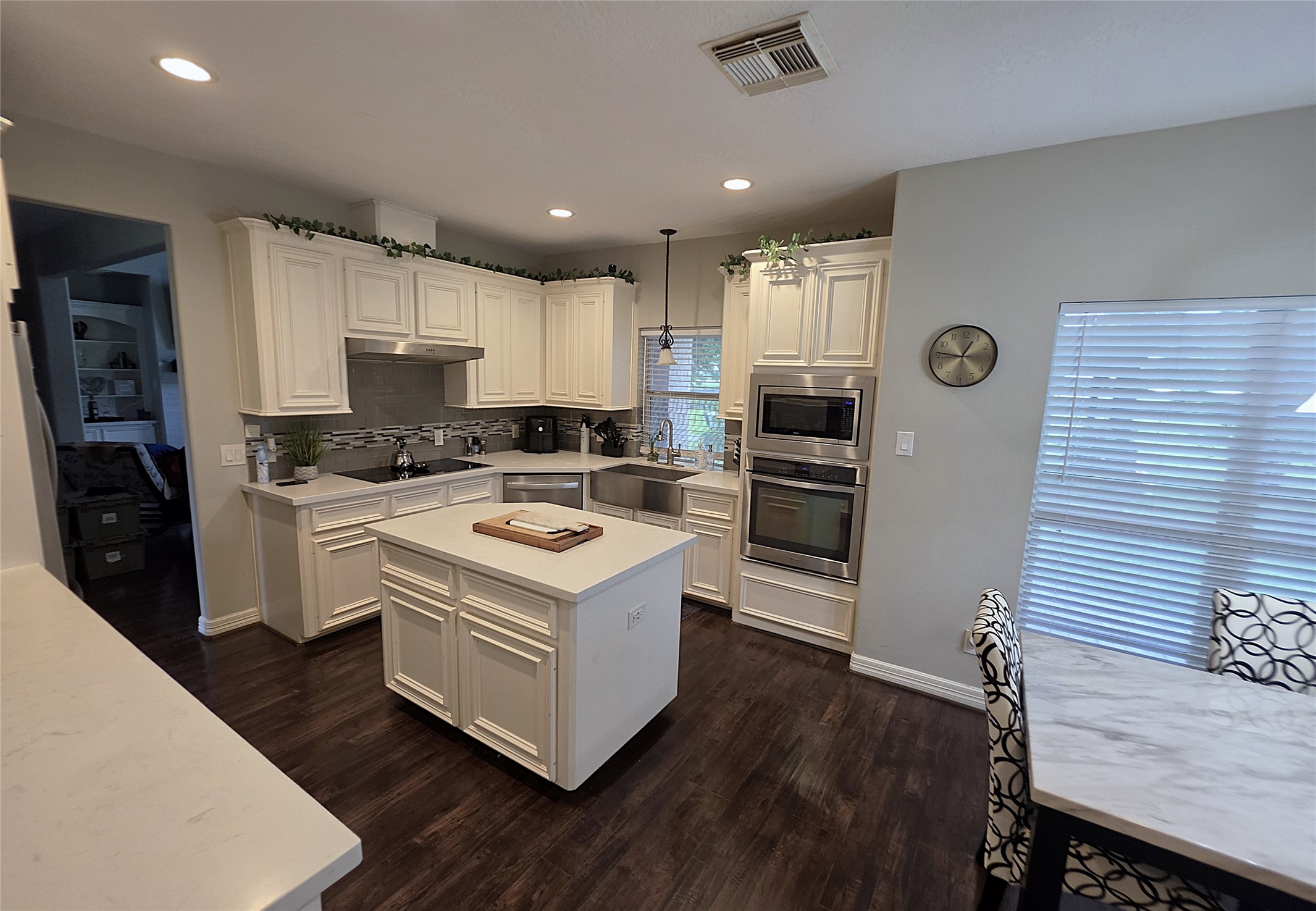 202 Lakeland Circle Rosharon, TX 77583 - Photo 8 of 29