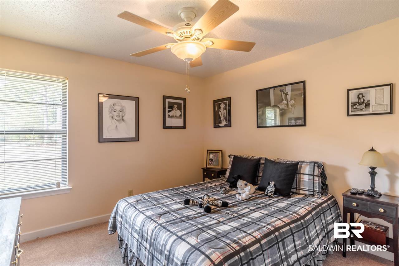 5717 Green Tree Road Mobile, AL 36609 - Photo 17 of 23 Guest Bedroom