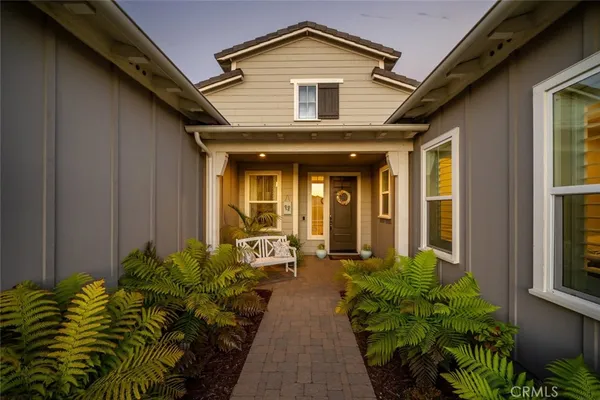 a view of a house with backyard and porch