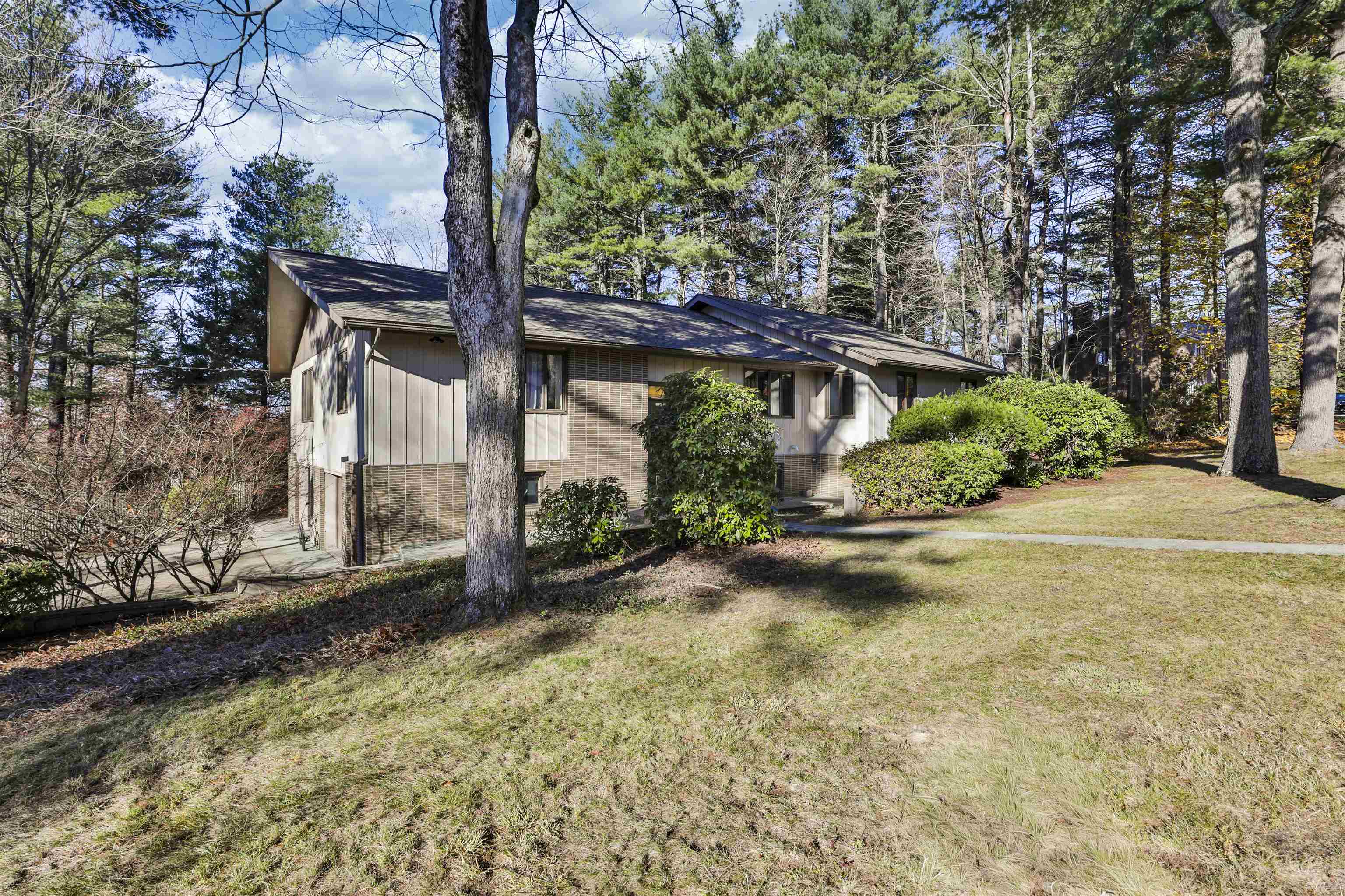 125 Lille Road Nashua, NH 03062 - Photo 2 of 47