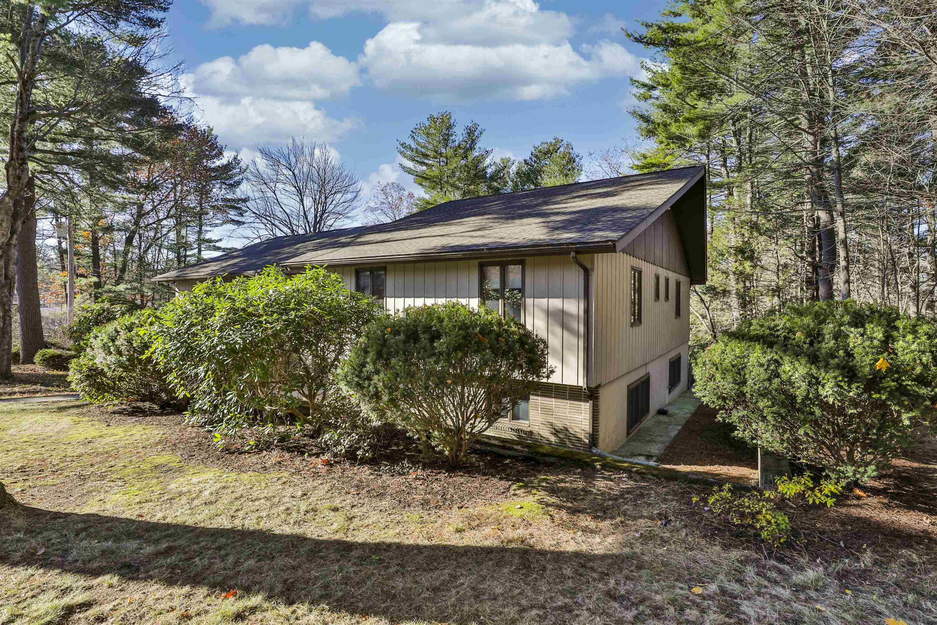 125 Lille Road Nashua, NH 03062 - Photo 5 of 47