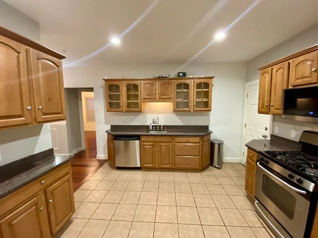 $2,900 | 38 Trident Avenue, Unit 1, Winthrop, MA 02152