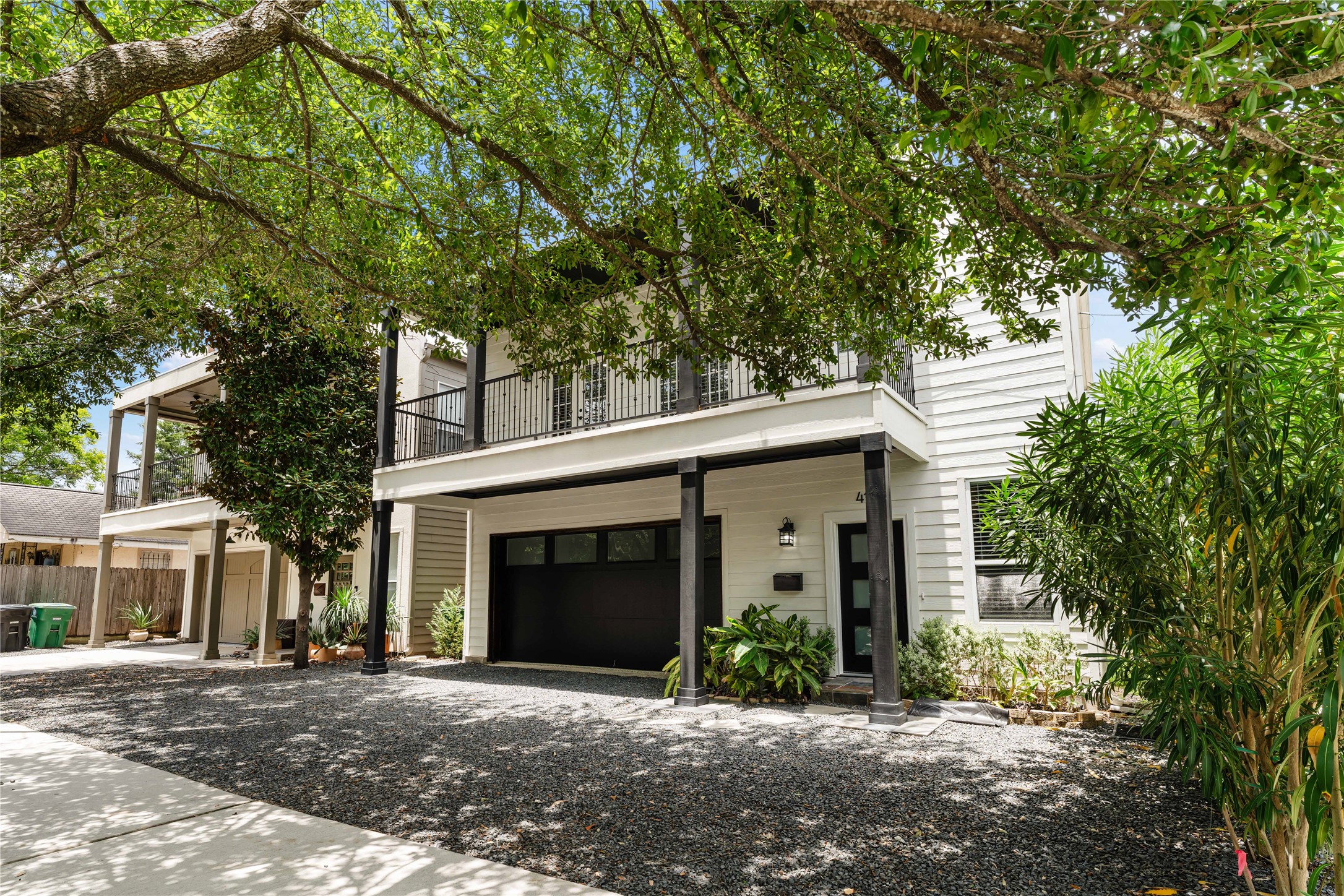 415 West 8th Street Houston, TX 77007 - Photo 3 of 39 Set on a picturesque, tree-lined street, this home welcomes you with beautiful architectural details, professional landscaping, and a spacious covered balcony overlooking the neighborhood. A truly exceptional first impression.