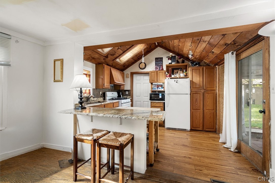 603 Clinton Street Manlius, NY 13066 - Photo 4 of 20 Breakfast bar