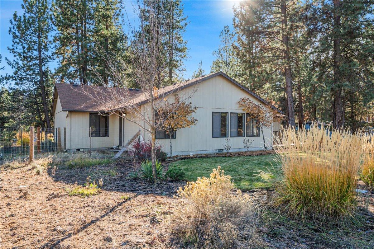 19304 Baker Road Bend, OR 97702 - Photo 31 of 38 Backyard