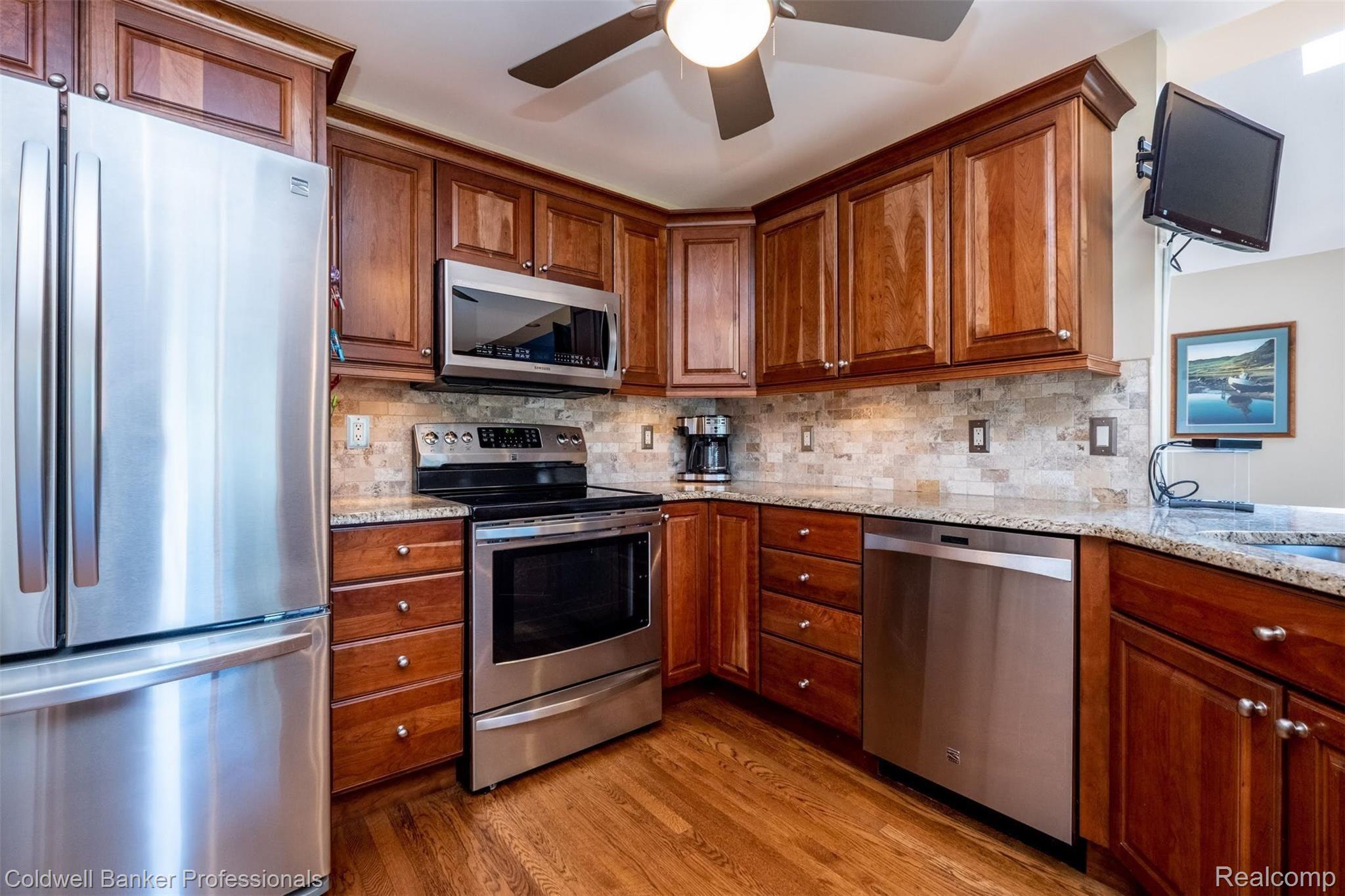 2745 Ripple Way White Lake, MI 48383 - Photo 16 of 58 .