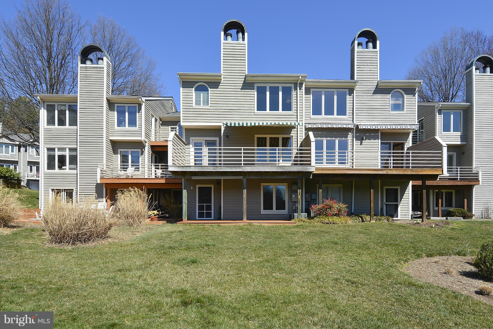 1935 Lakeport Way Reston, VA 20191 - Photo 29 of 30 Rear Exterior