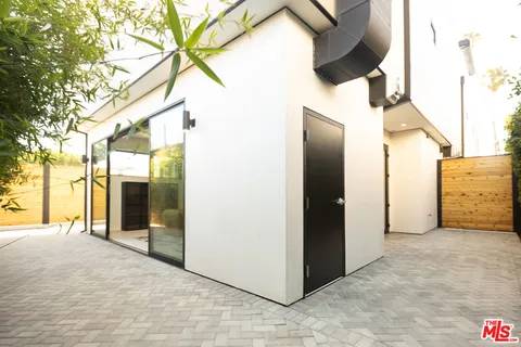 $2,299,000 | 212 Bay Street, Unit 103, Santa Monica, CA 90405