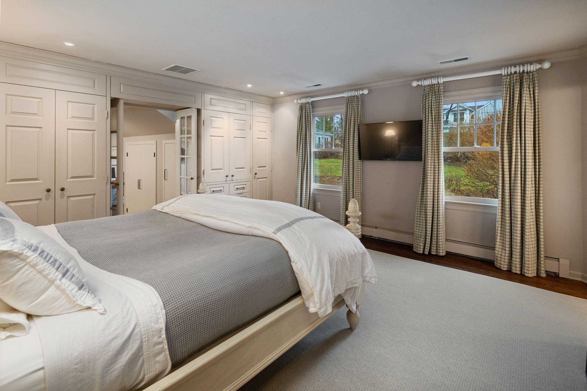 4 Green Beech Drive Rowayton, CT 06853 - Photo 20 of 39 a spacious bedroom with a bed and a mirror