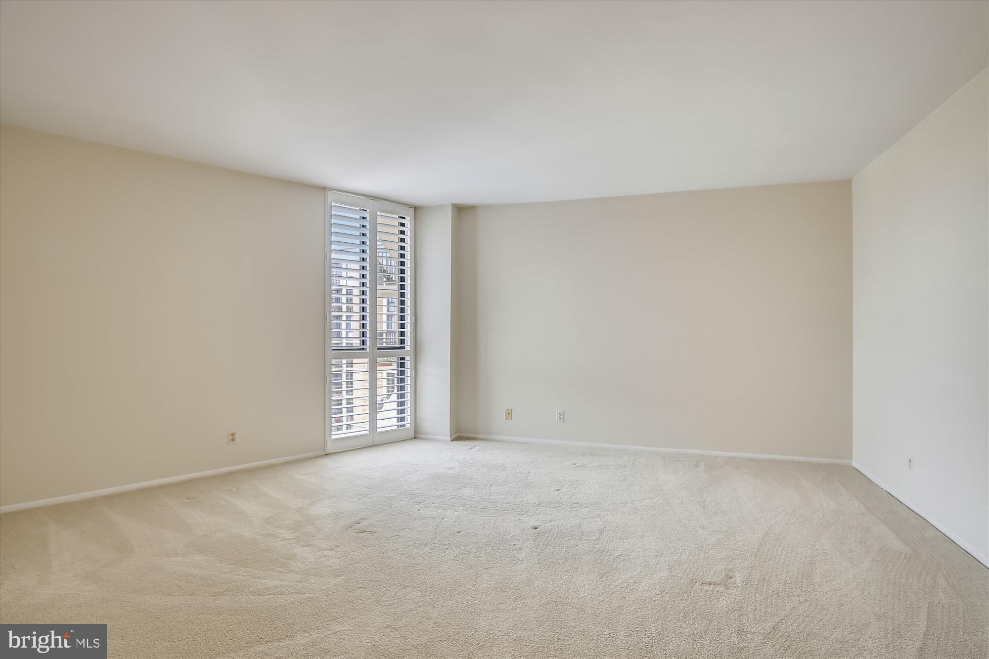 6800 Fleetwood Road, Unit 1004 McLean, VA 22101 - Photo 17 of 40 Spacious, sunlit room with serene ambiance.