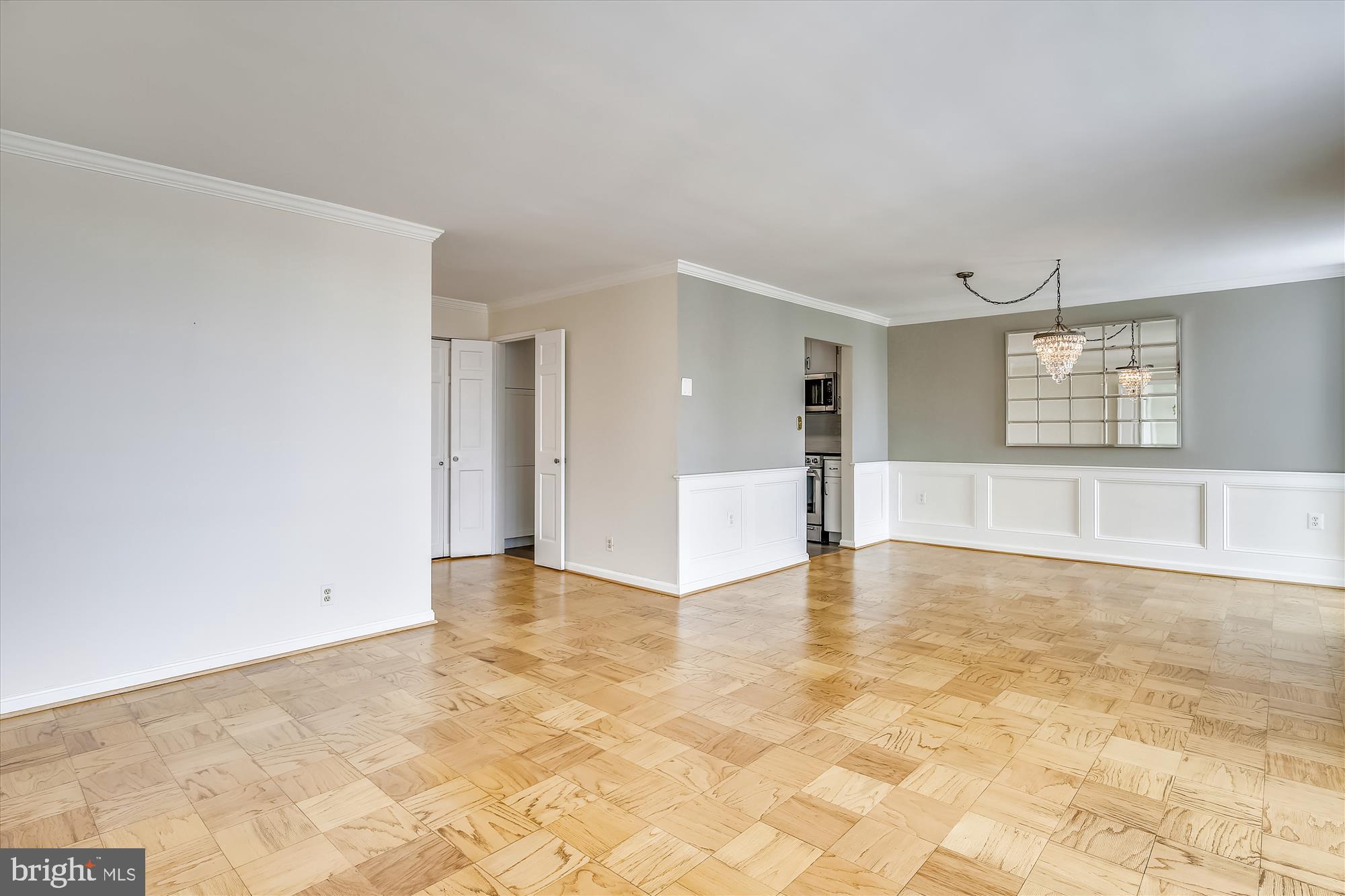 6800 Fleetwood Road, Unit 1004 McLean, VA 22101 - Photo 6 of 40 Spacious, light-filled living area awaits you.