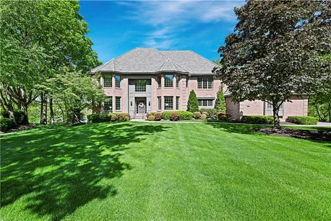 $2,000,000 | 60 Dundee Court, Loch Lloyd, MO 64012