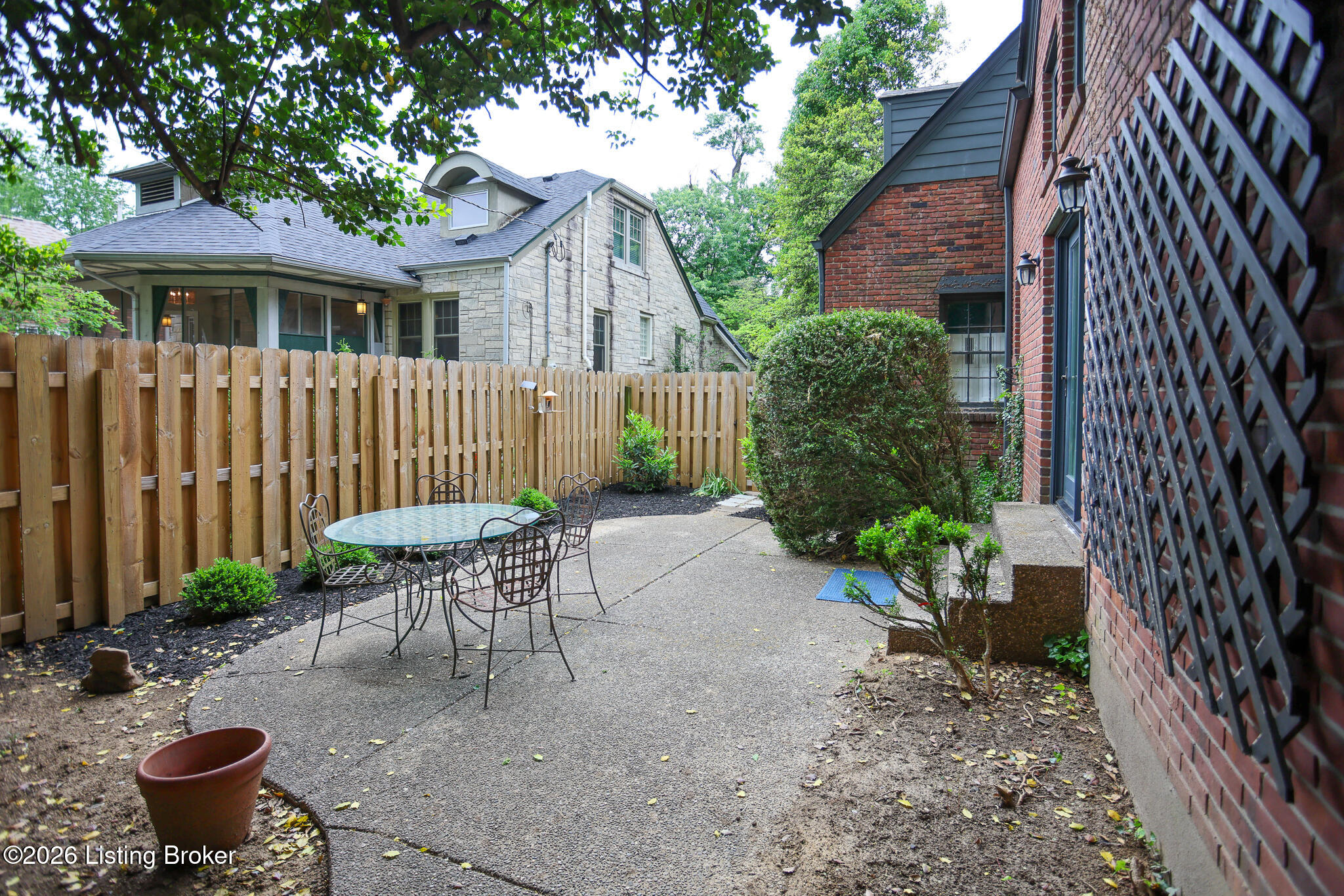 513 Emery Road Louisville, KY 40206 - Photo 45 of 50 Patio and side yard