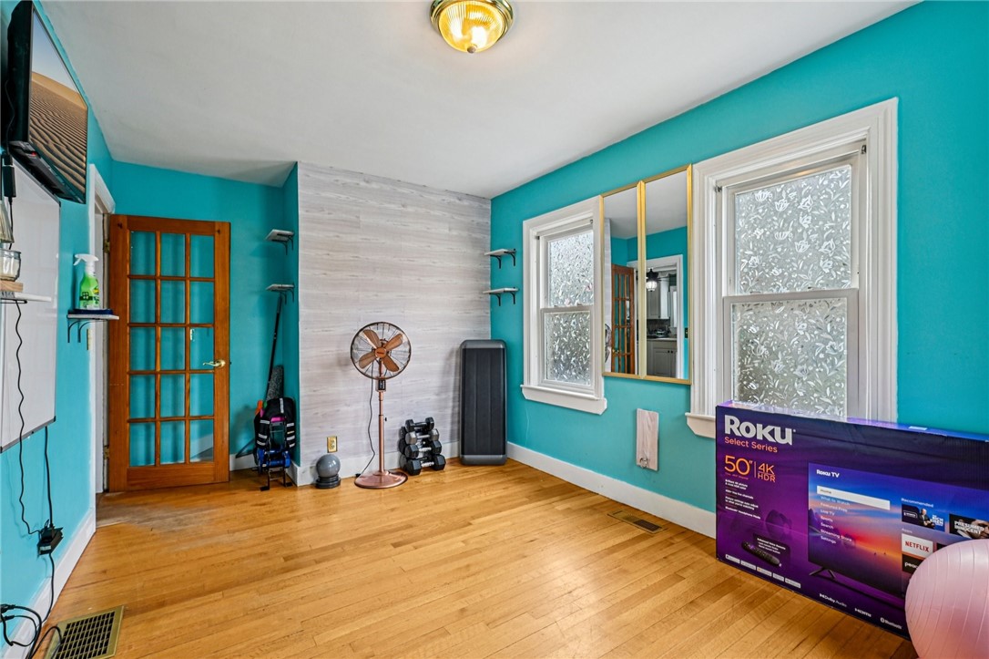 26 Barton Avenue Warwick, RI 02889 - Photo 13 of 37