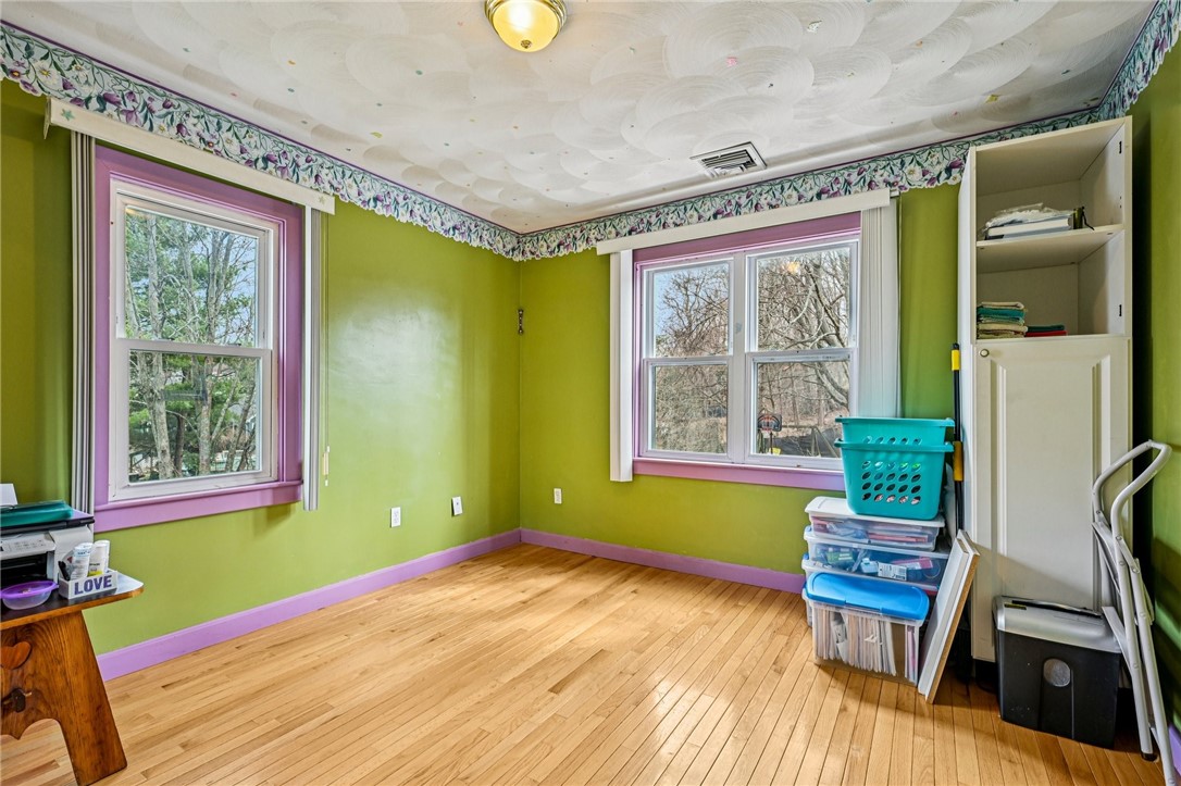 26 Barton Avenue Warwick, RI 02889 - Photo 18 of 37