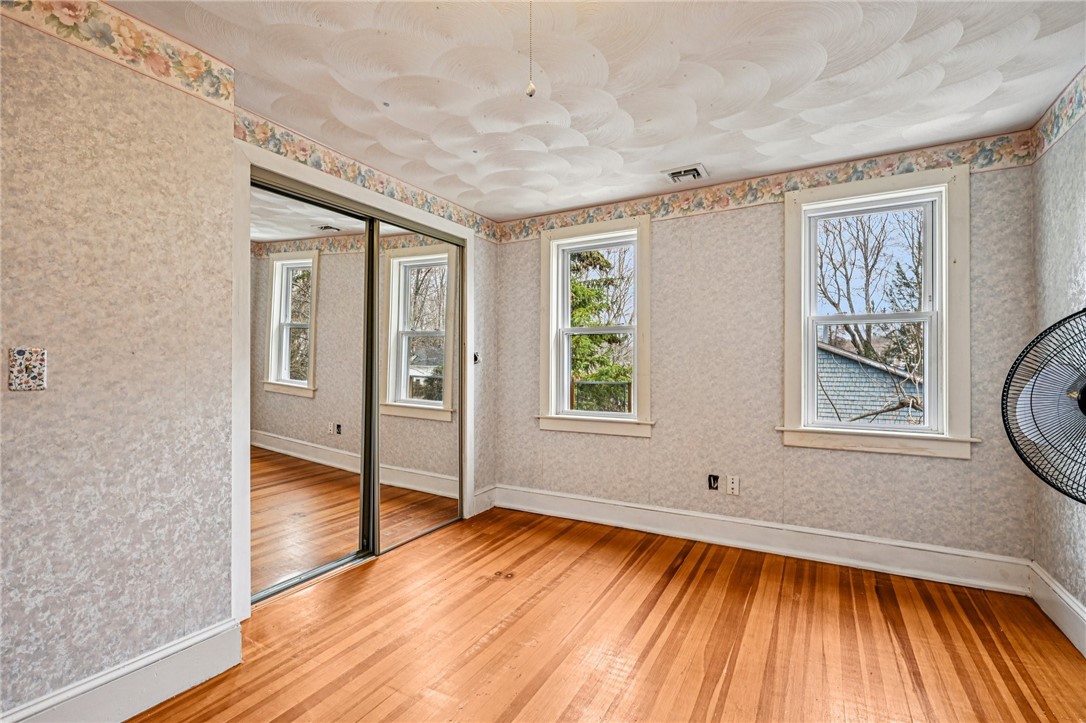 26 Barton Avenue Warwick, RI 02889 - Photo 20 of 37