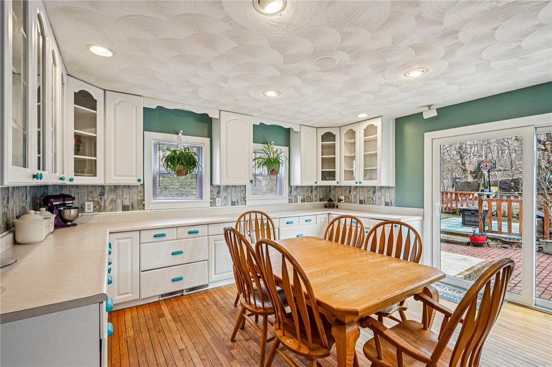 26 Barton Avenue Warwick, RI 02889 - Photo 8 of 37